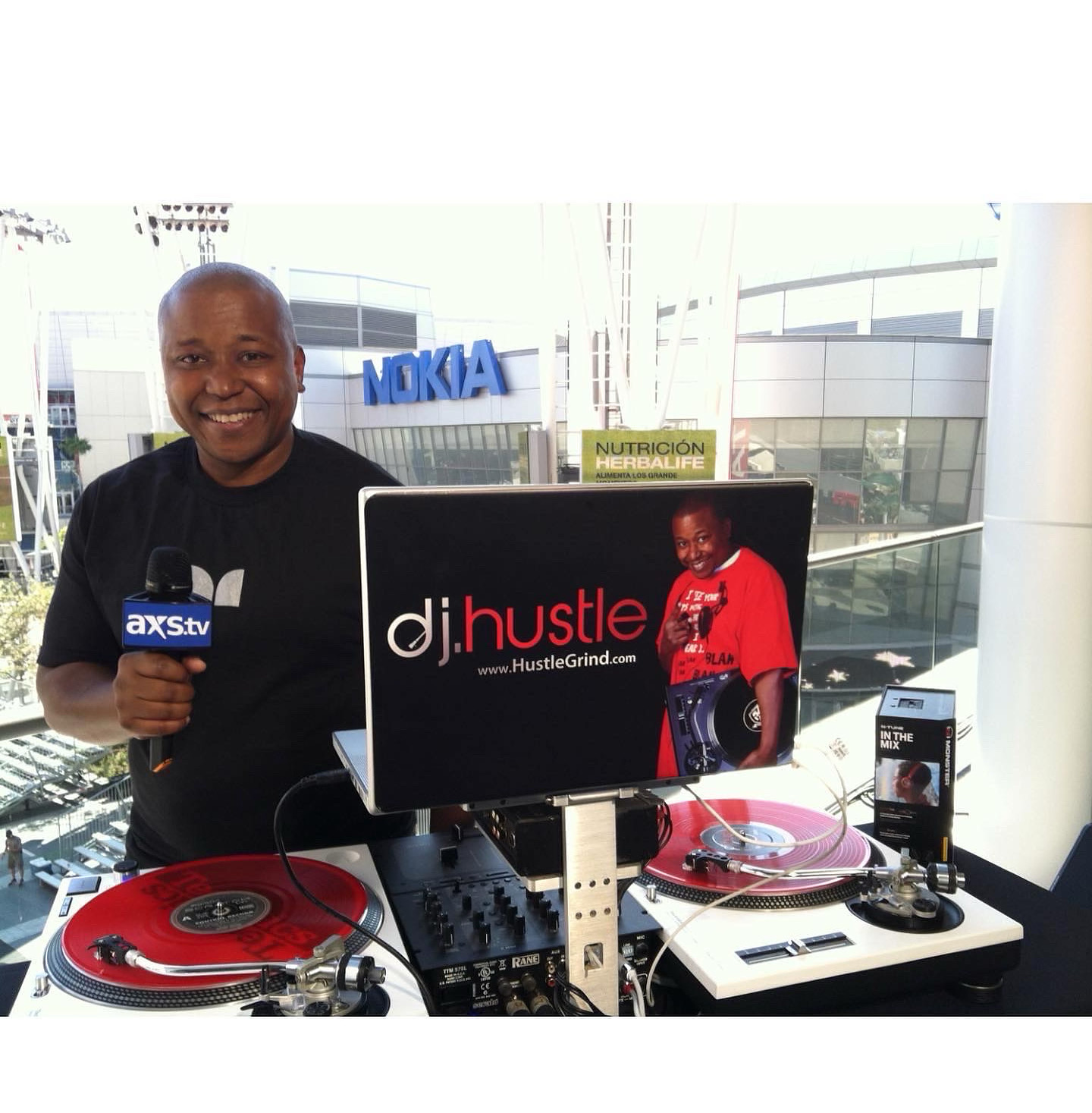 DJ Hustle mixes up 90's 2000's Hip Hop Hits weekly mixes for your to download